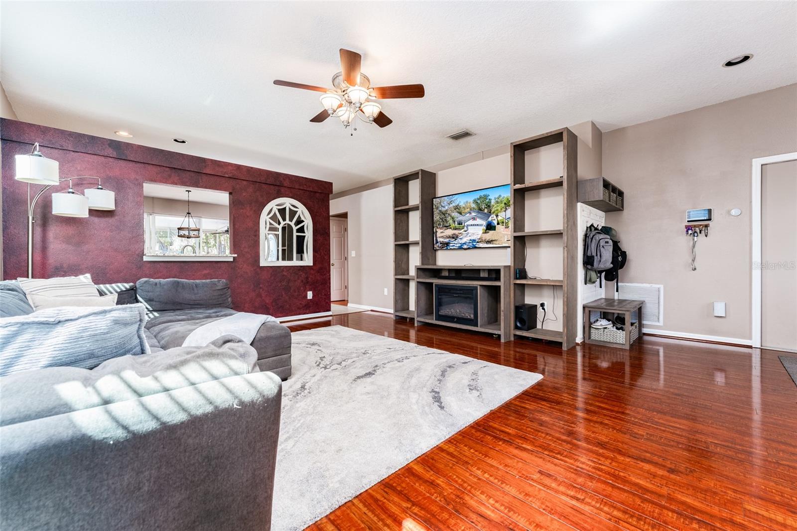 Image 13 of 39 For 6531 Summer Cove Drive