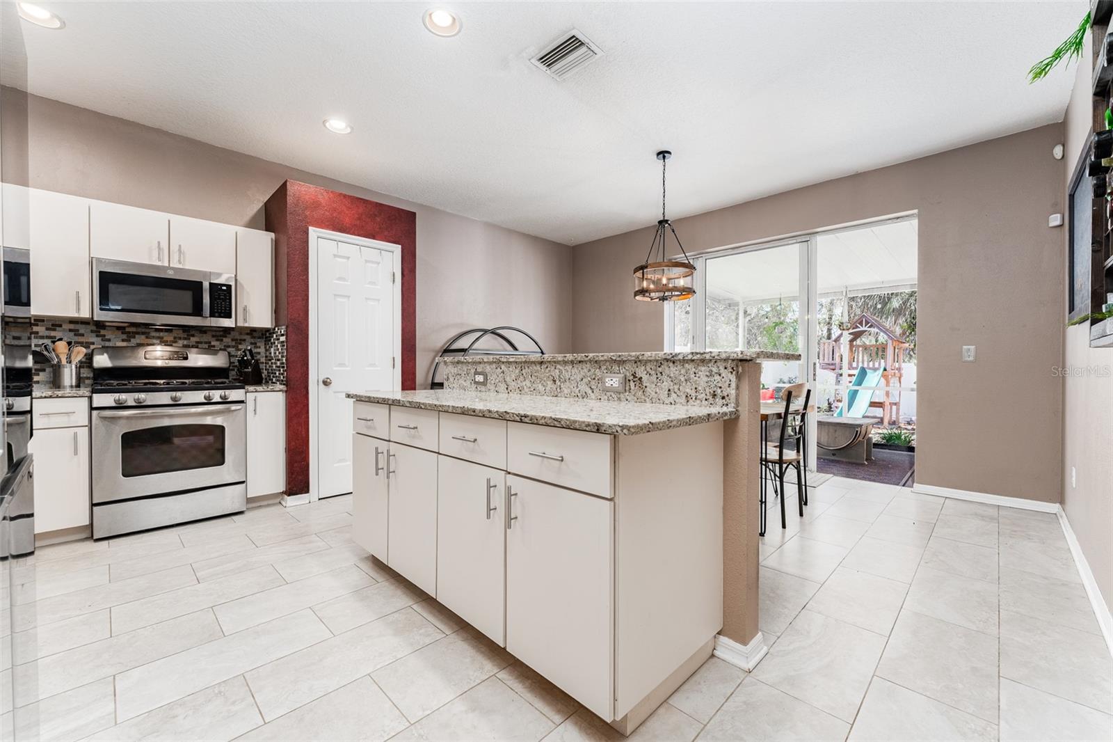 Image 14 of 39 For 6531 Summer Cove Drive