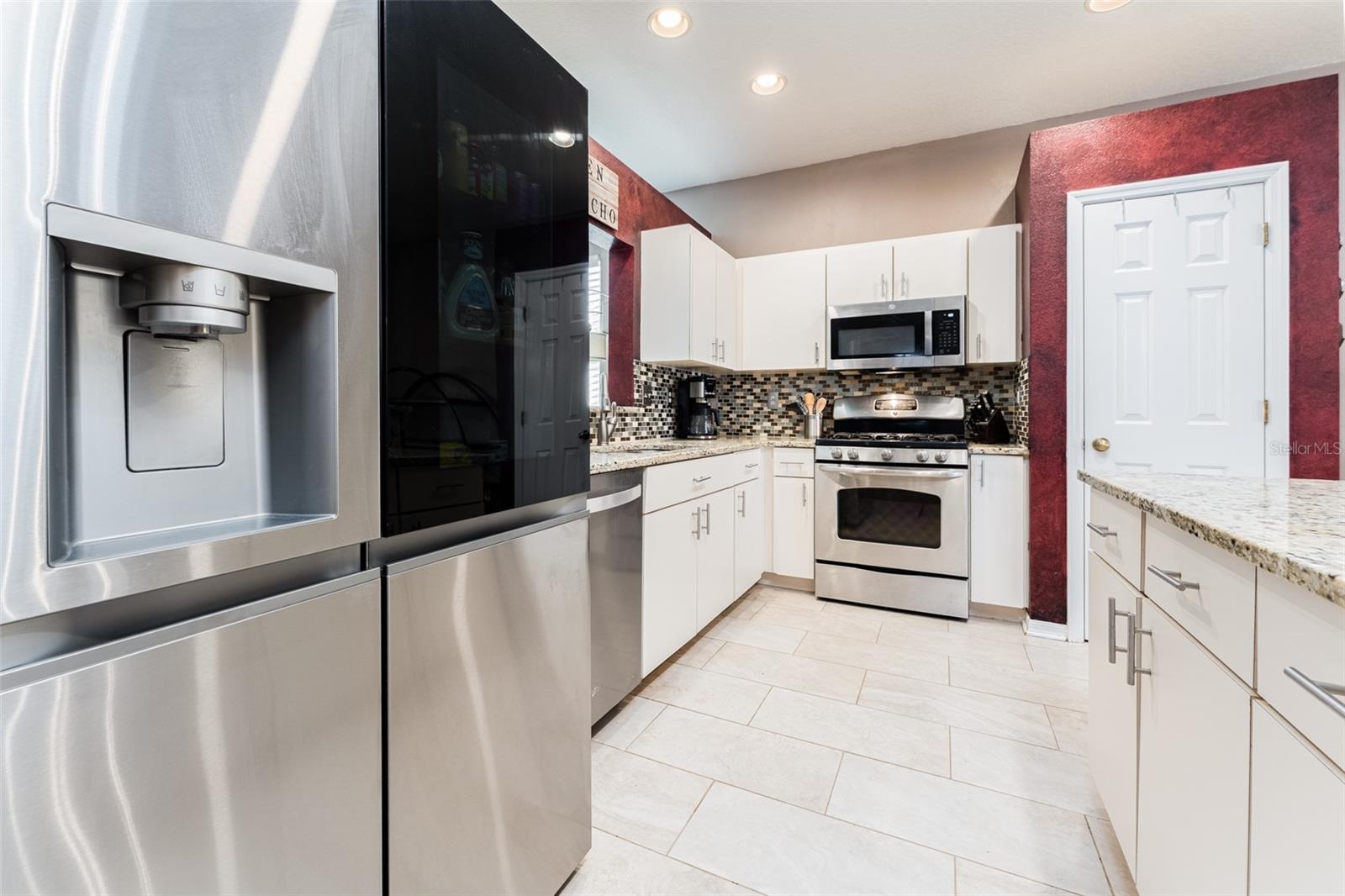 Image 15 of 39 For 6531 Summer Cove Drive