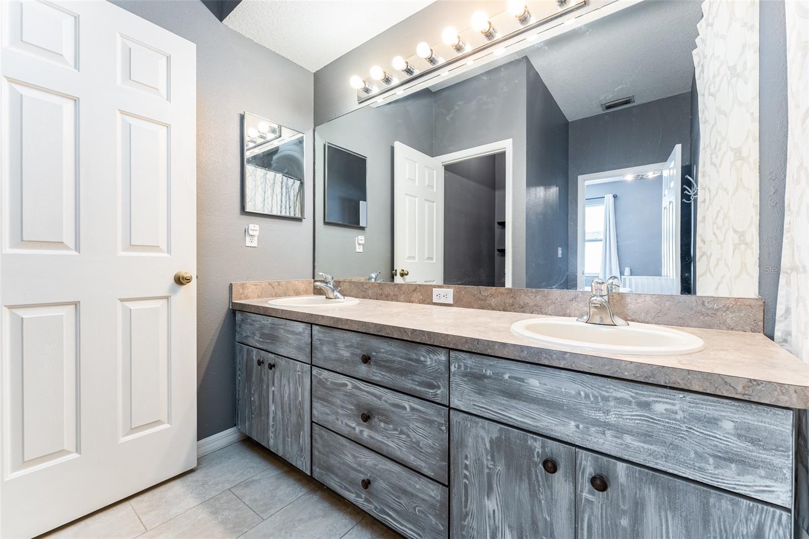 Image 22 of 39 For 6531 Summer Cove Drive