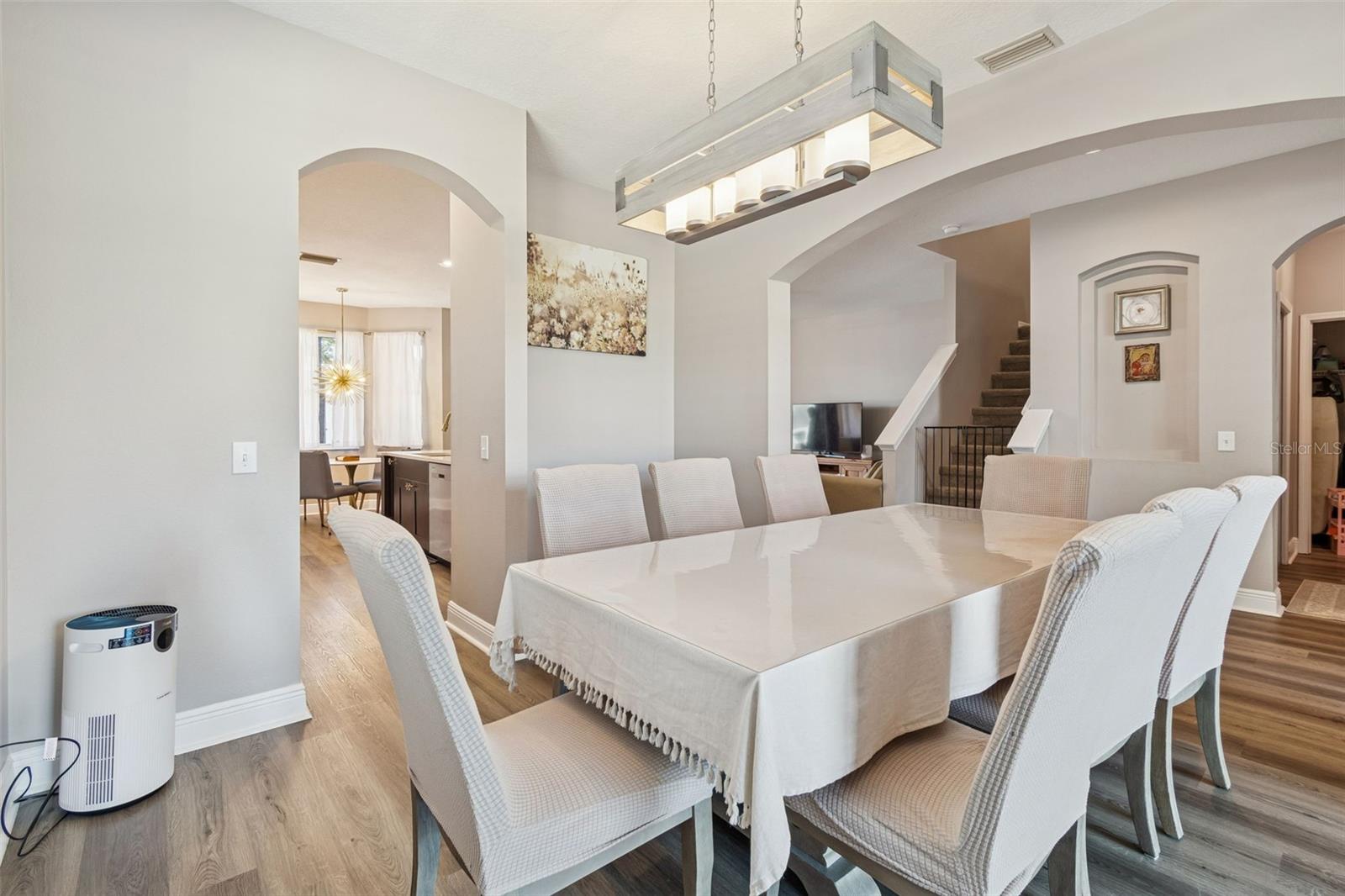 Listing photo id 8 for 2550 Maylin Drive