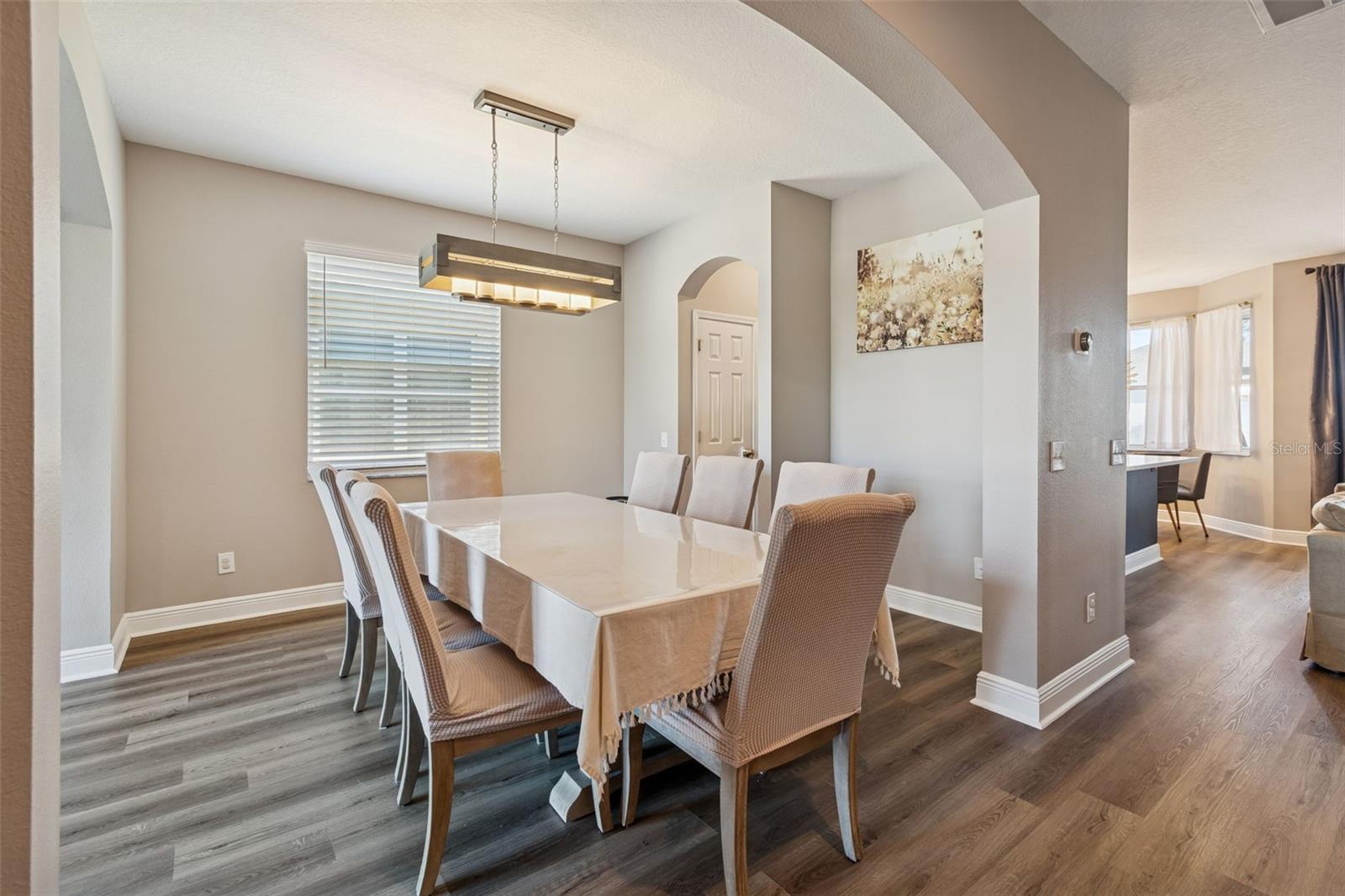 Listing photo id 9 for 2550 Maylin Drive