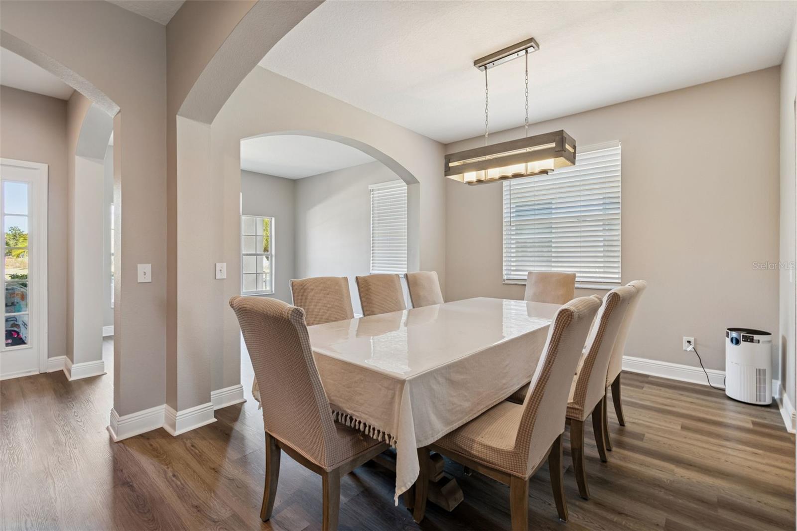 Listing photo id 10 for 2550 Maylin Drive