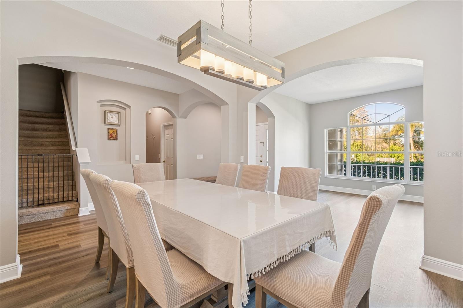 Listing photo id 11 for 2550 Maylin Drive