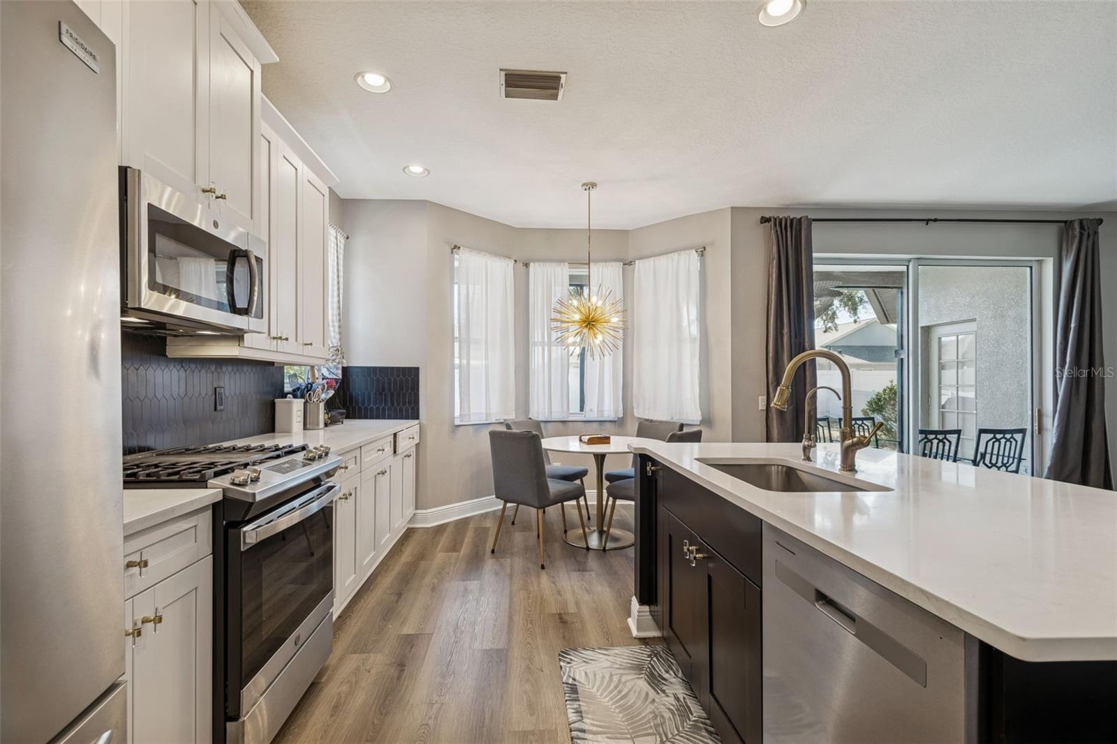 Listing photo id 14 for 2550 Maylin Drive