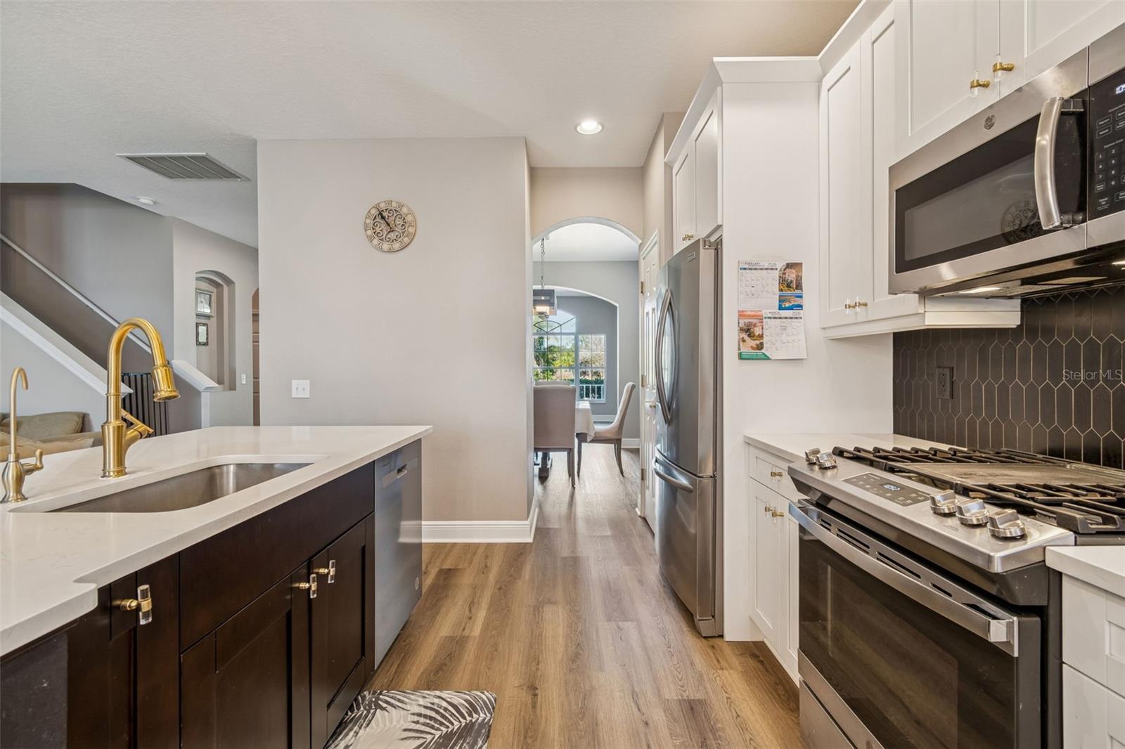 Listing photo id 16 for 2550 Maylin Drive