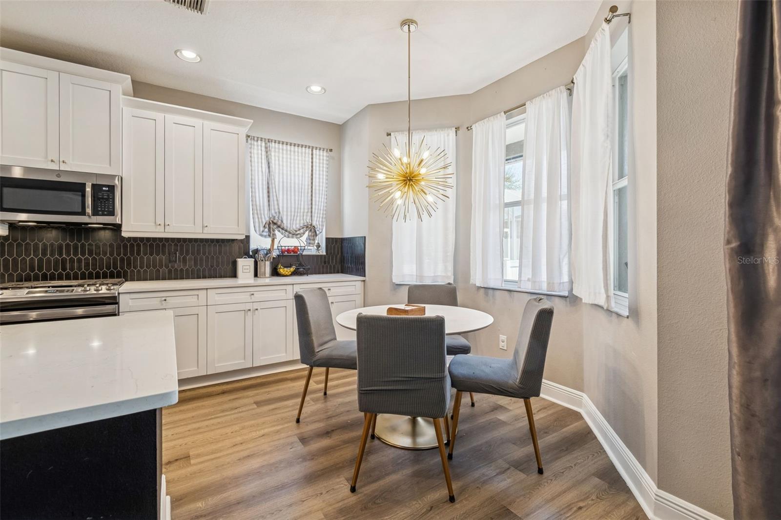 Listing photo id 18 for 2550 Maylin Drive