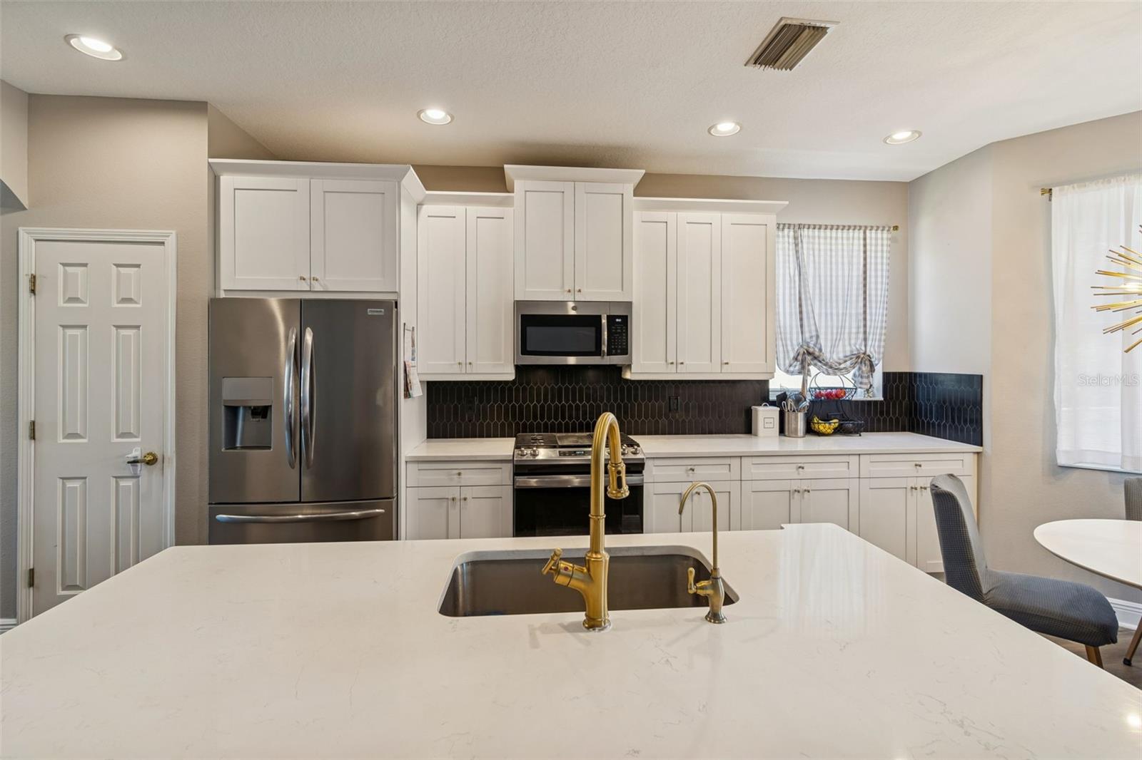 Listing photo id 19 for 2550 Maylin Drive