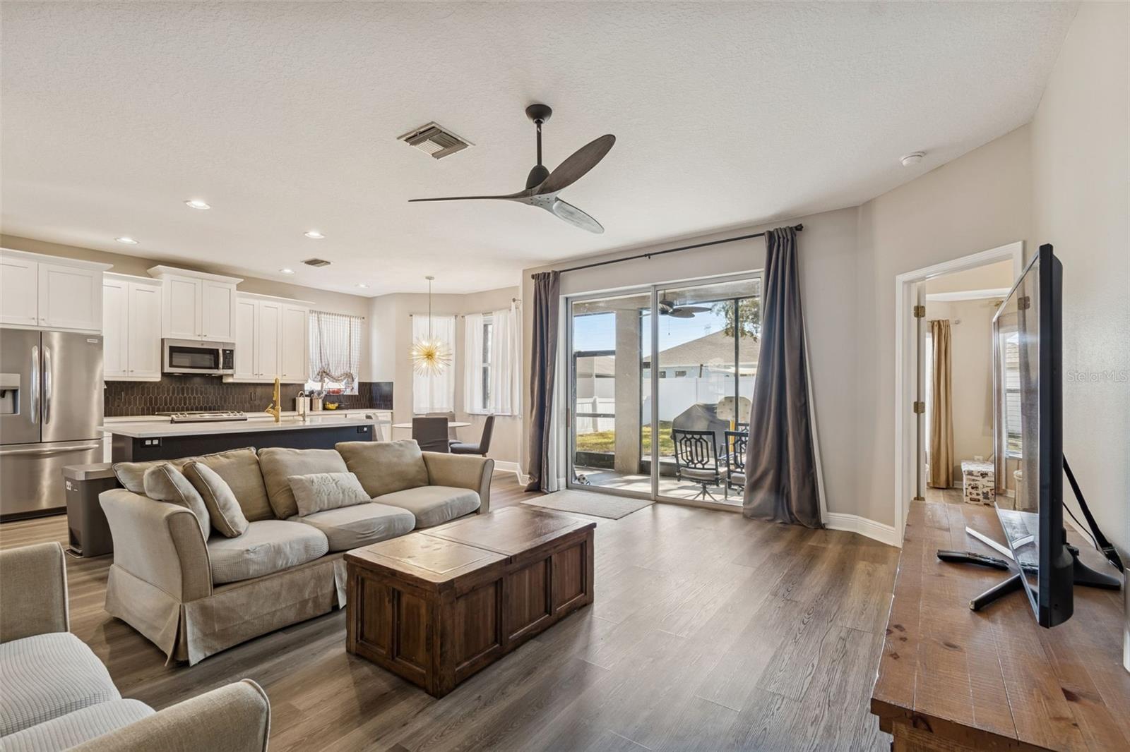 Listing photo id 22 for 2550 Maylin Drive