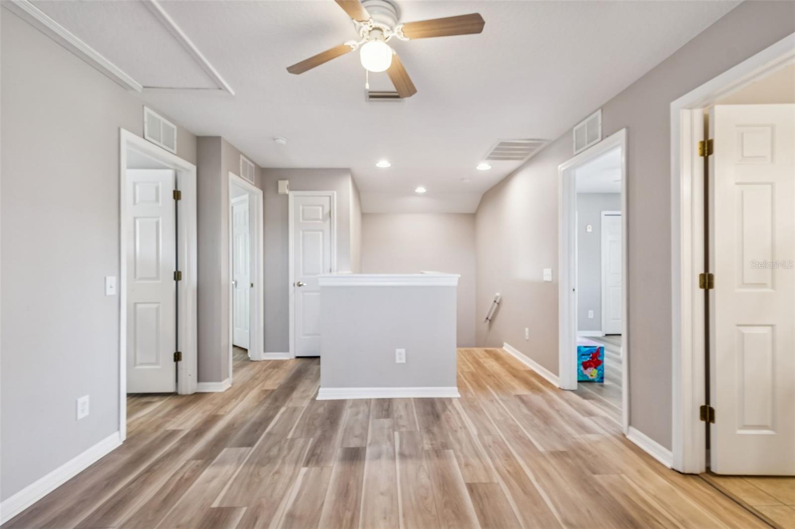 Listing photo id 25 for 2550 Maylin Drive