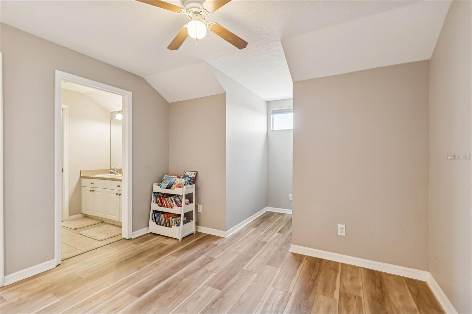 Listing photo id 27 for 2550 Maylin Drive