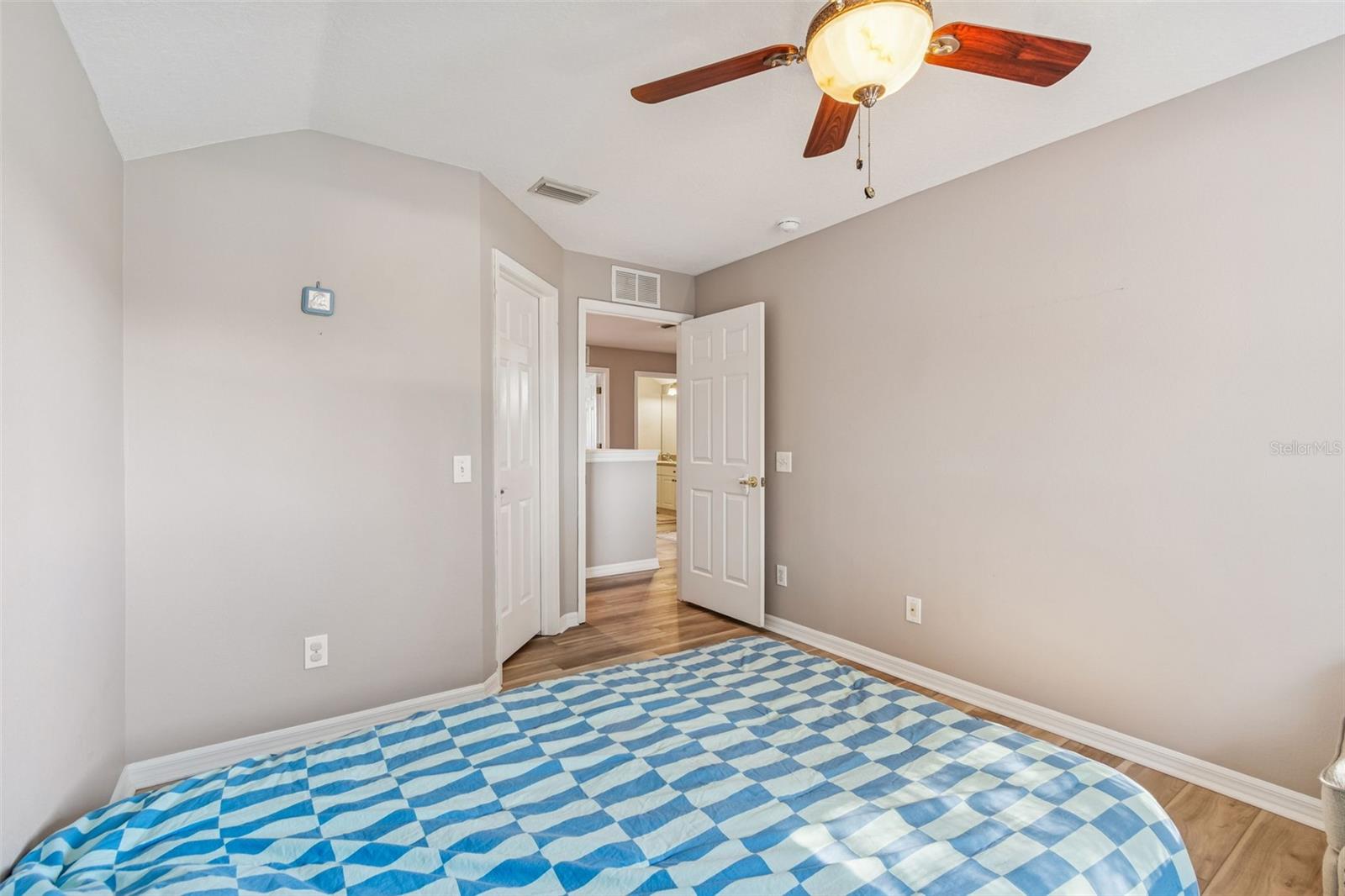 Listing photo id 32 for 2550 Maylin Drive