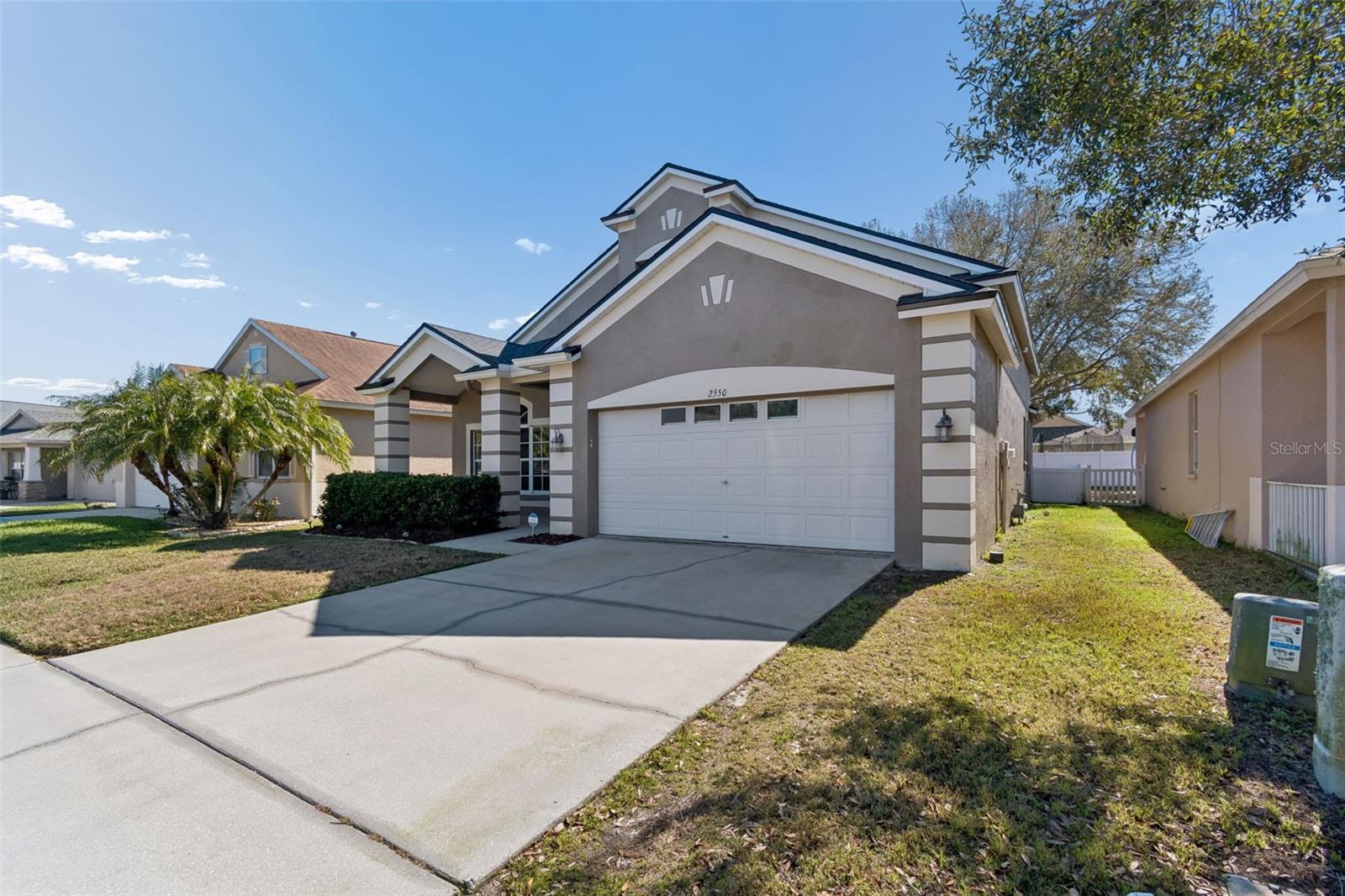 Listing photo id 2 for 2550 Maylin Drive