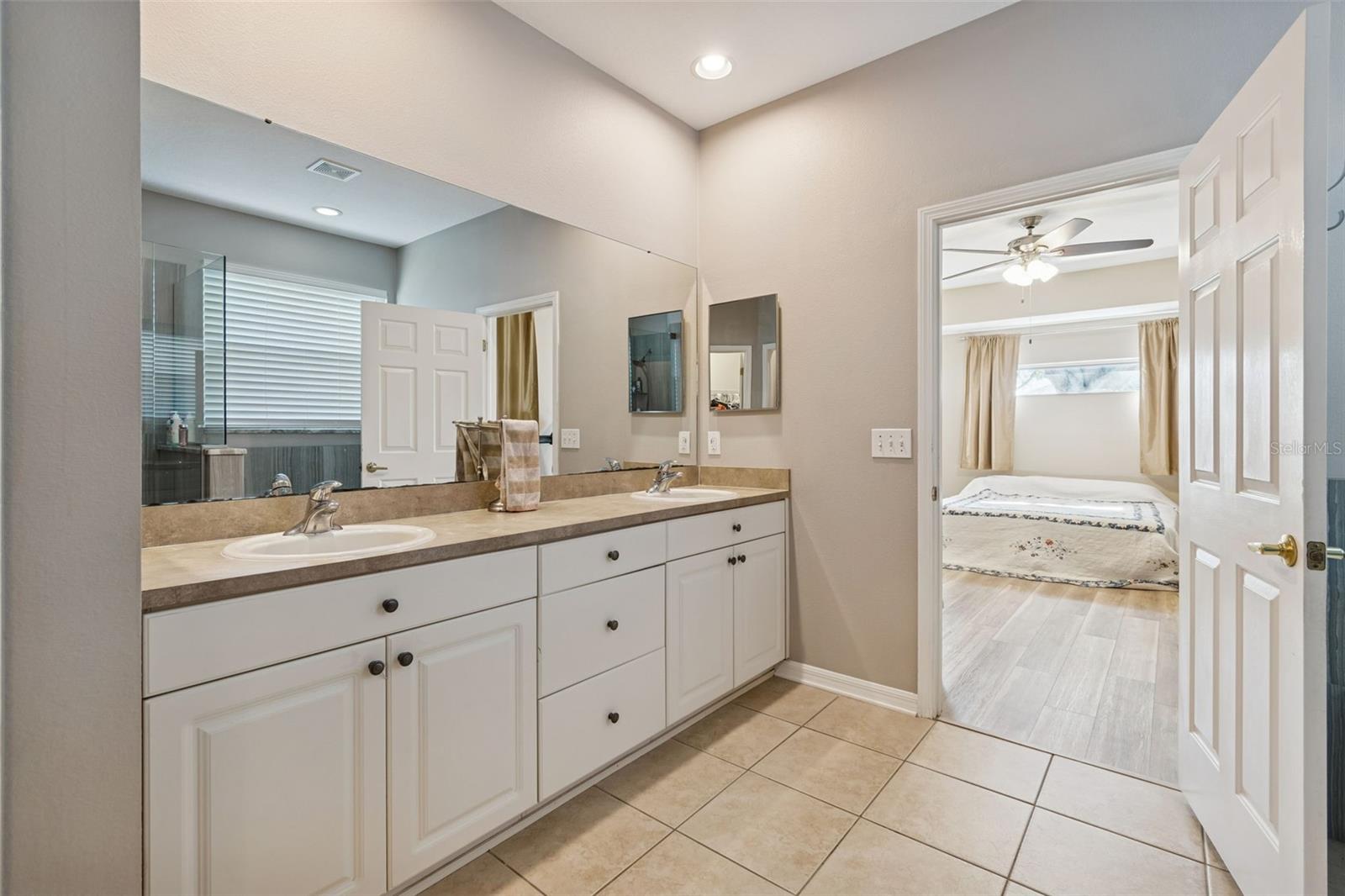 Listing photo id 45 for 2550 Maylin Drive