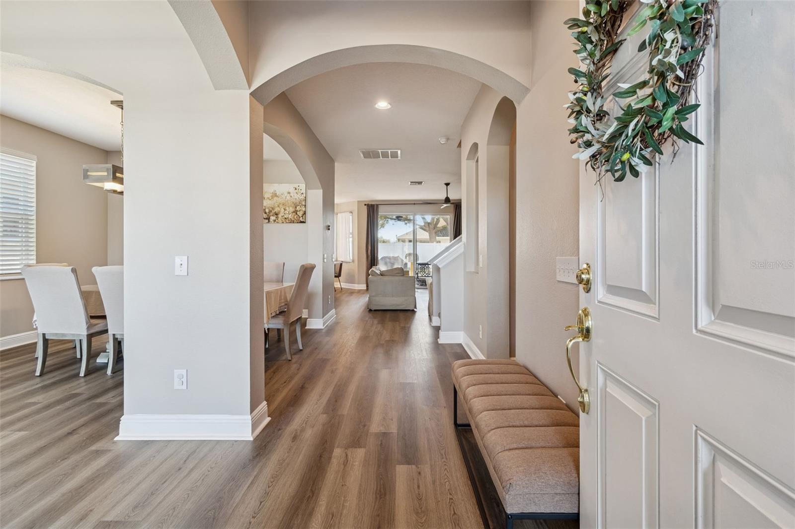 Listing photo id 3 for 2550 Maylin Drive