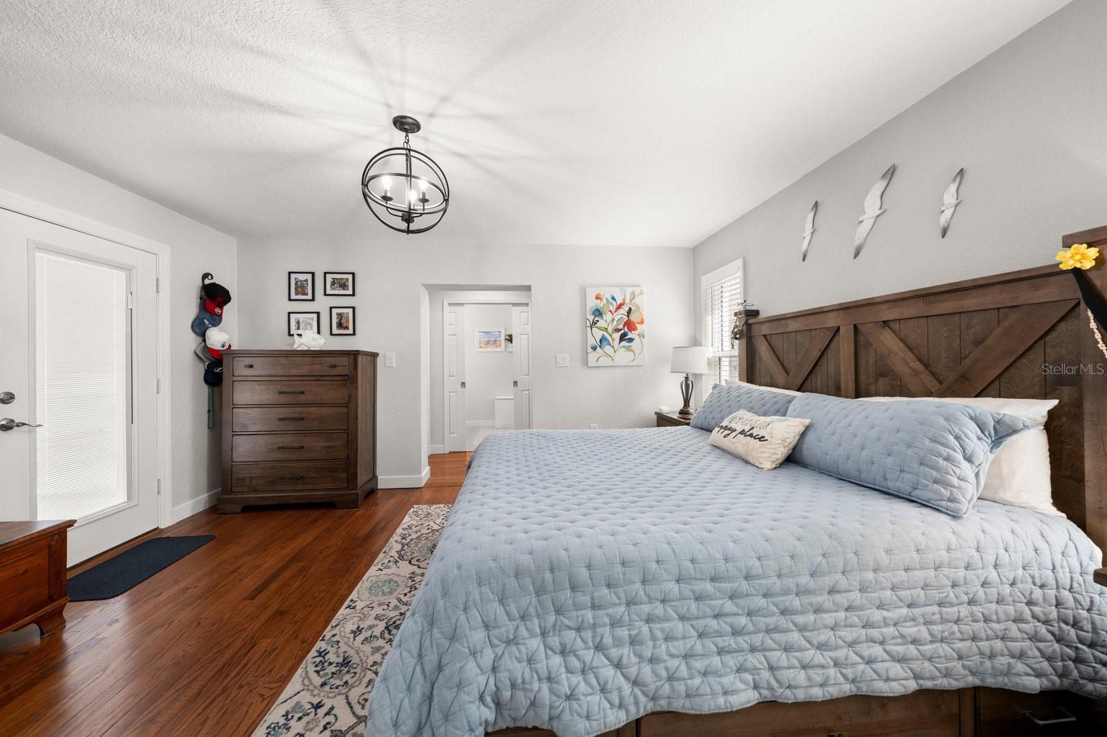 Image 14 of 47 For 216 Grove Circle S