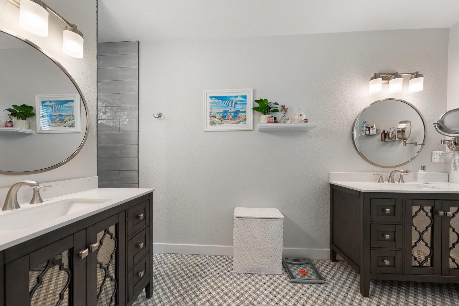 Image 17 of 47 For 216 Grove Circle S