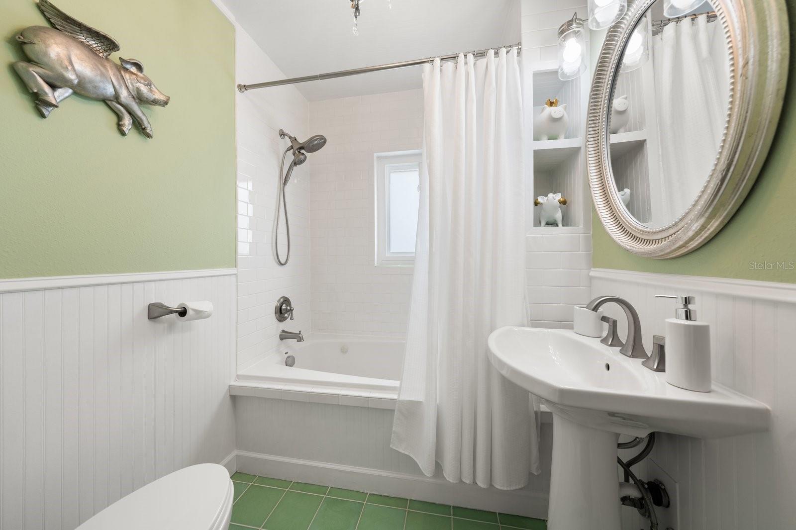 Image 20 of 47 For 216 Grove Circle S