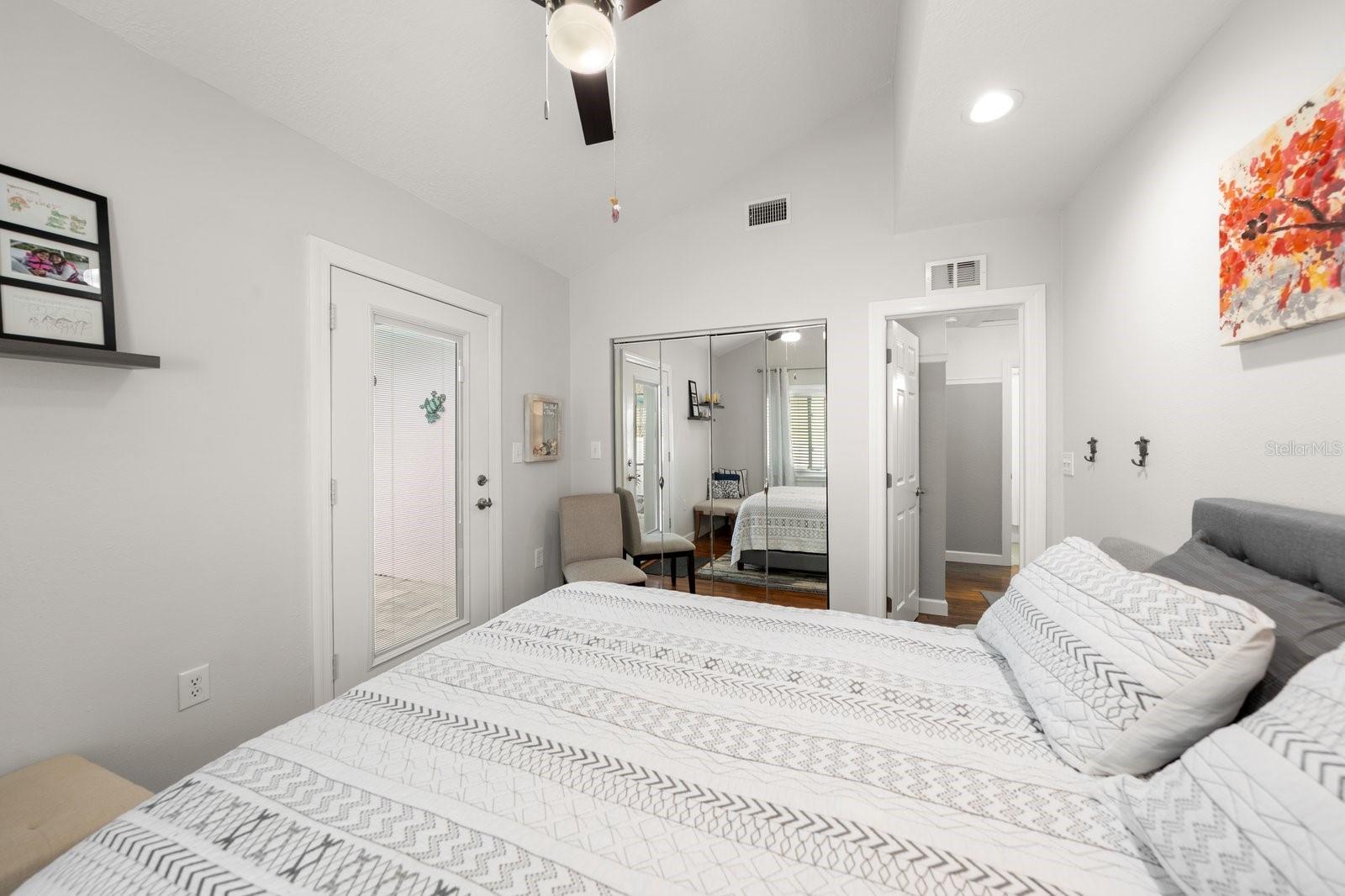 Image 22 of 47 For 216 Grove Circle S