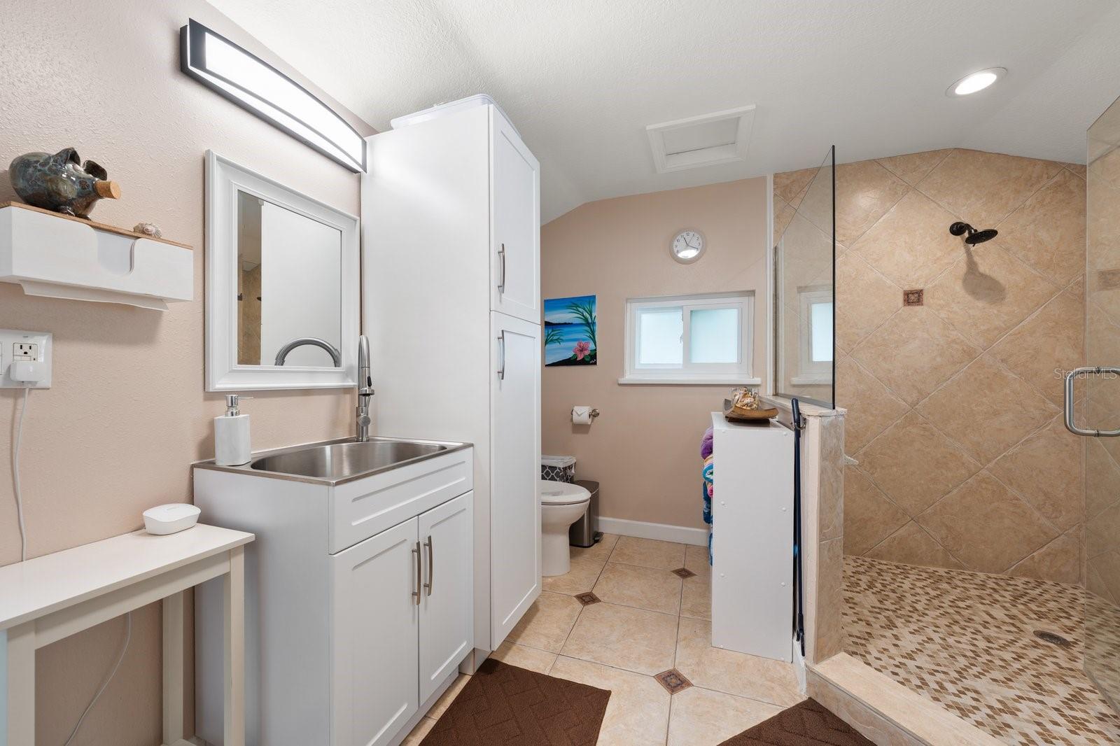 Image 24 of 47 For 216 Grove Circle S