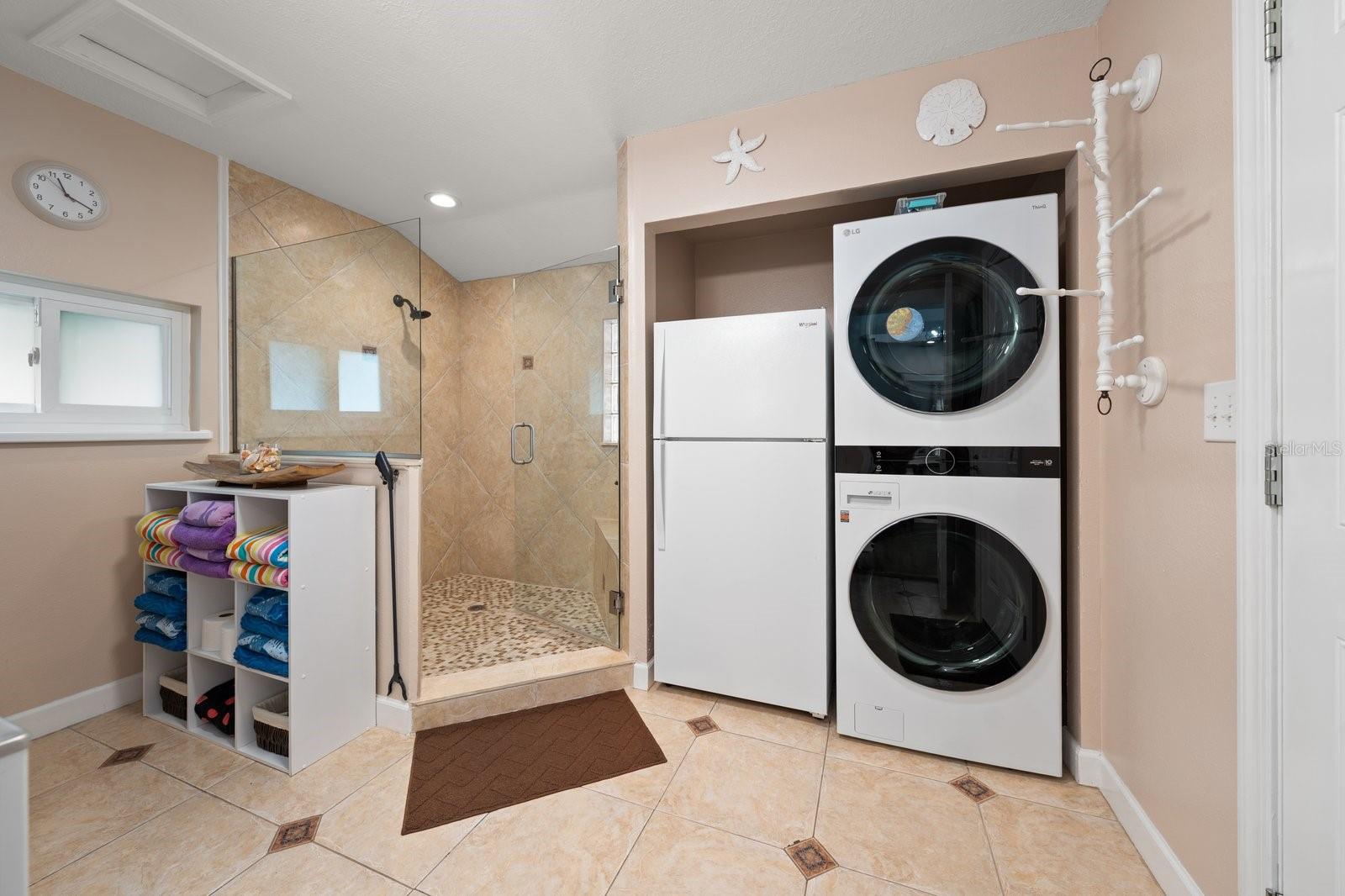 Image 25 of 47 For 216 Grove Circle S