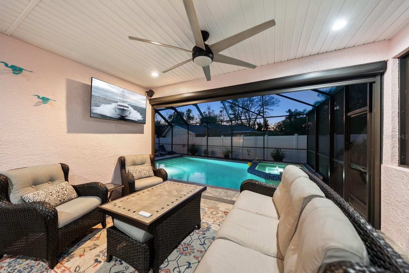 Image 28 of 47 For 216 Grove Circle S