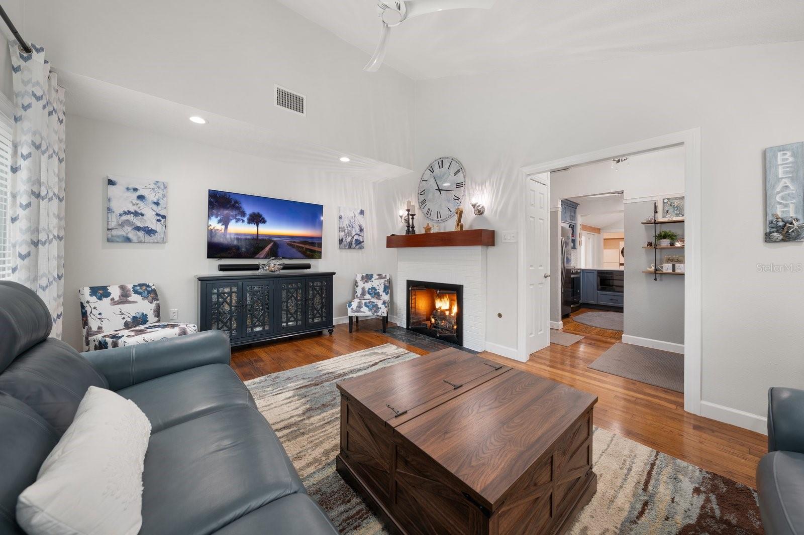 Image 7 of 47 For 216 Grove Circle S