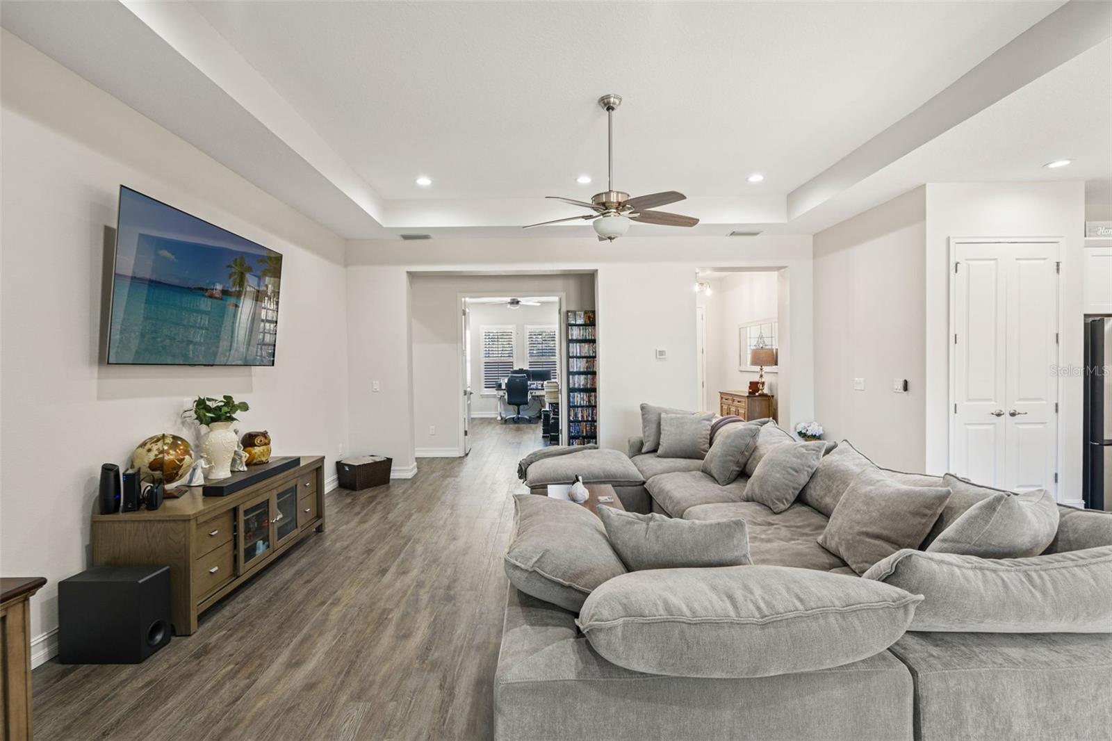 Image 13 of 53 For 4698 Hickory Oak Drive