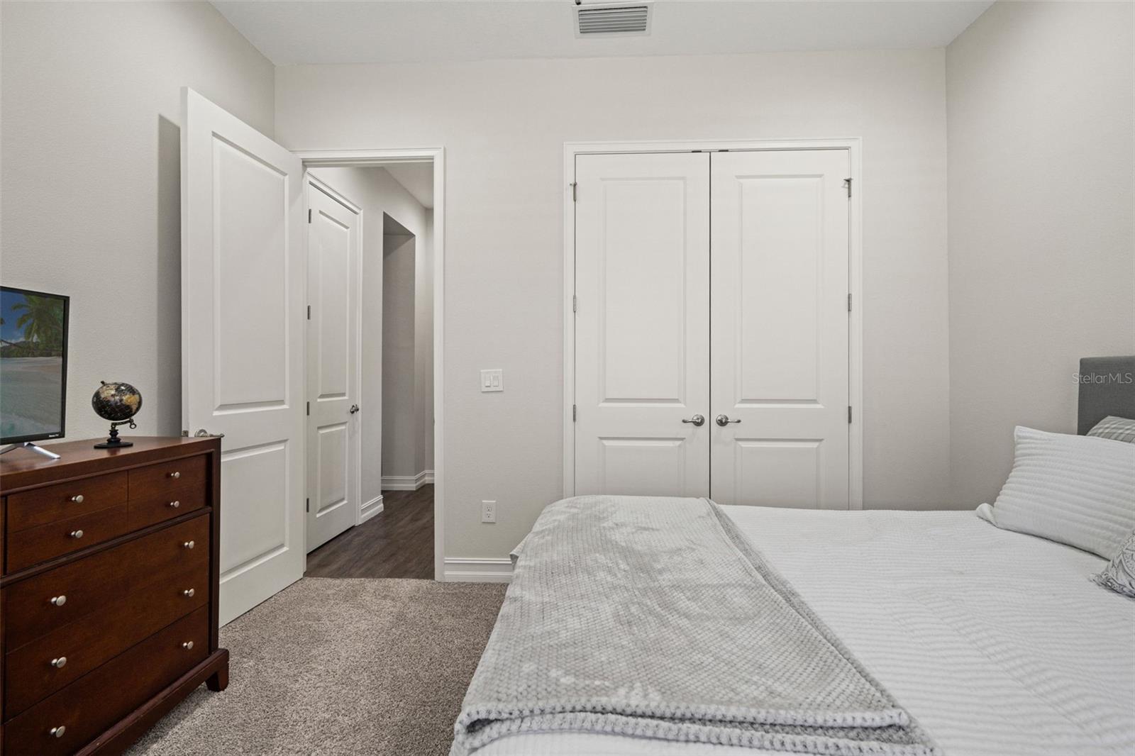 Image 26 of 53 For 4698 Hickory Oak Drive