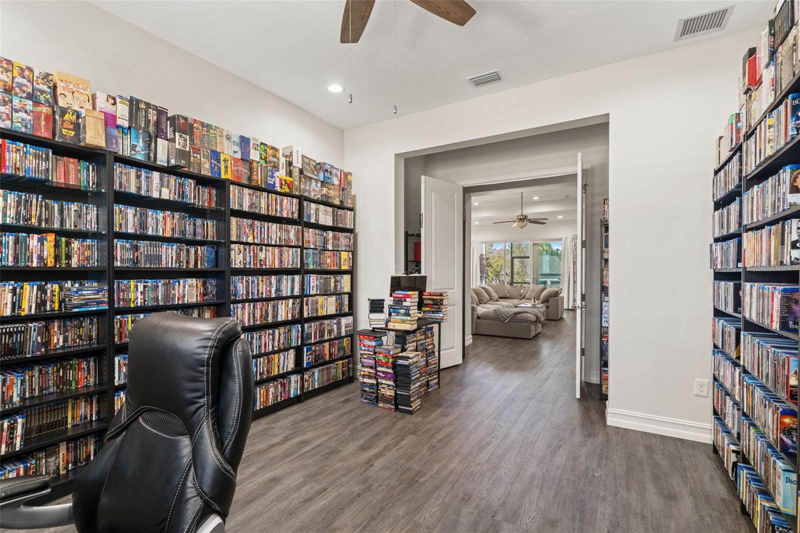 Image 32 of 53 For 4698 Hickory Oak Drive