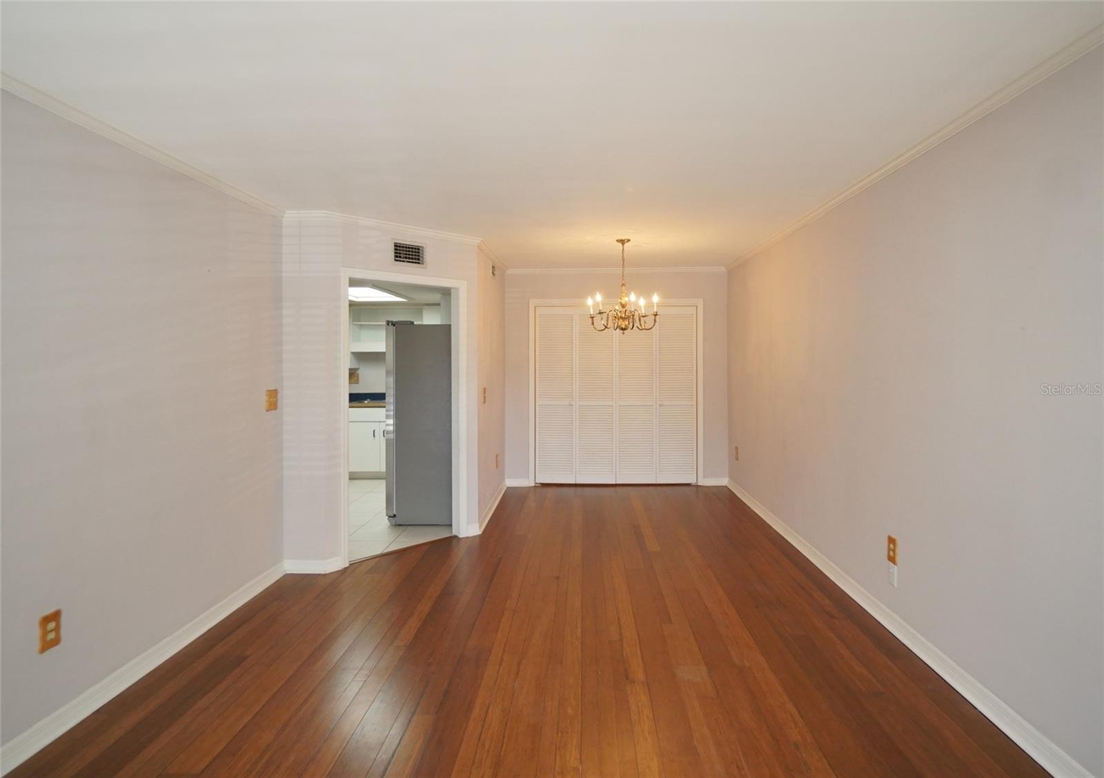 Image 12 of 19 For 3325 Bayshore Boulevard D28