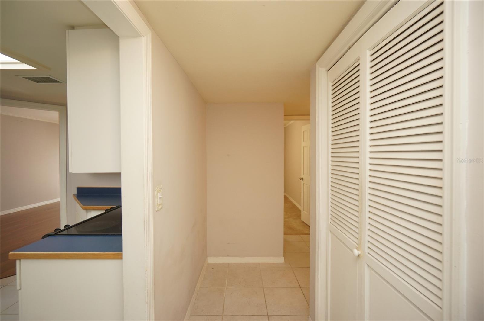 Image 3 of 19 For 3325 Bayshore Boulevard D28