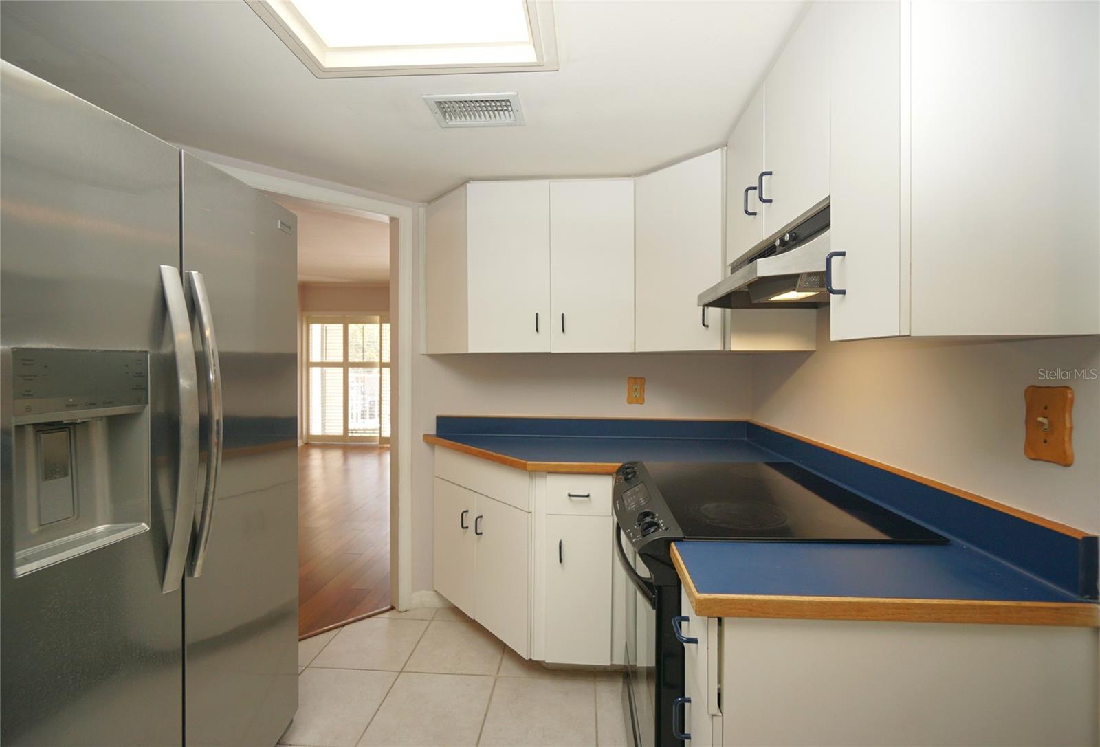 Image 4 of 19 For 3325 Bayshore Boulevard D28