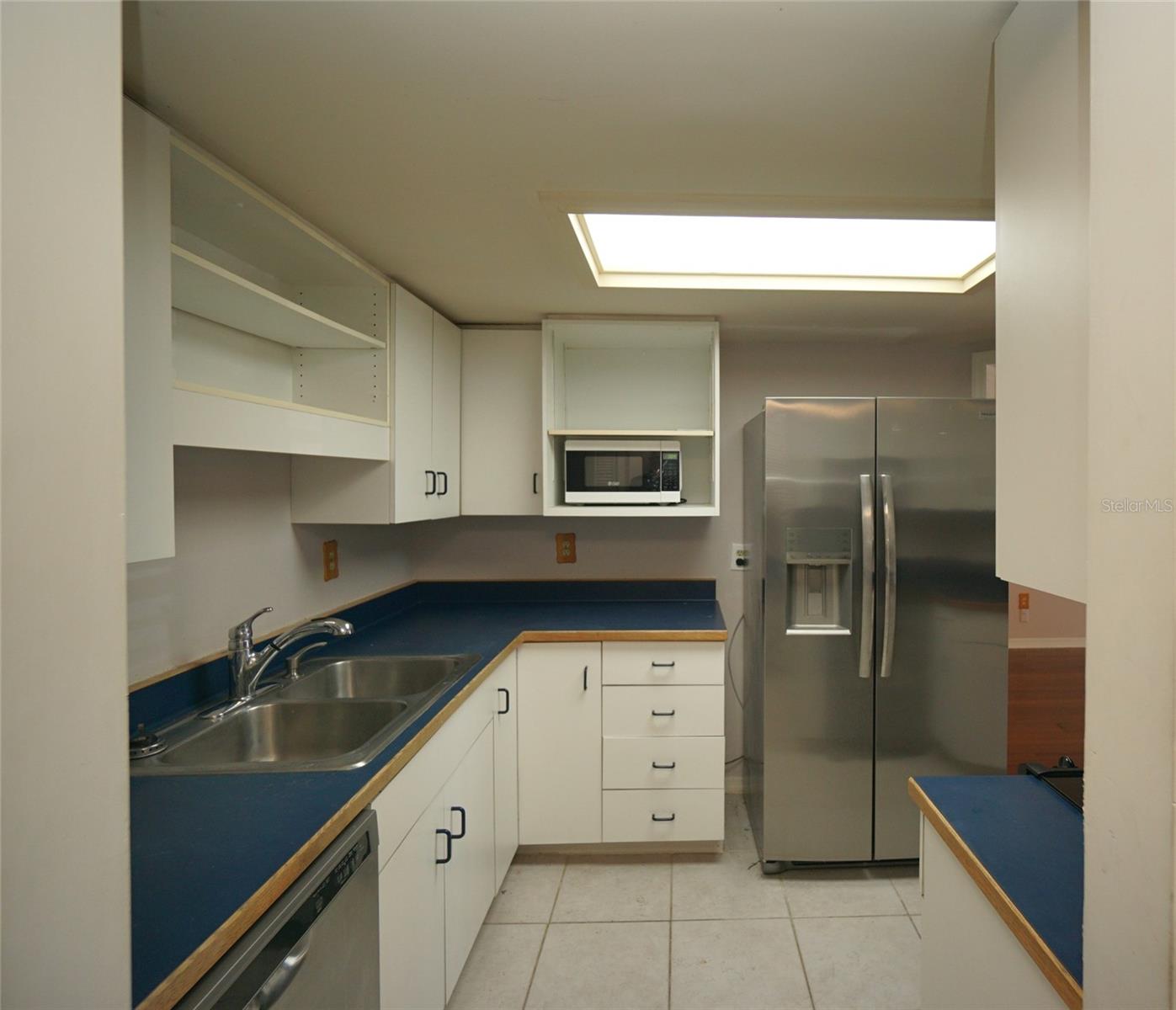 Image 5 of 19 For 3325 Bayshore Boulevard D28