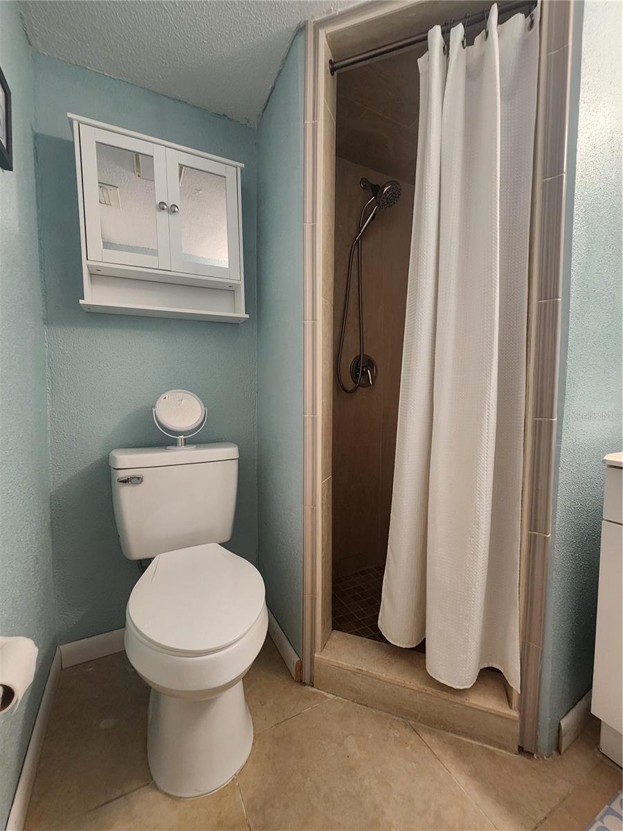 Image 17 of 26 For 1920 Edgewood Drive D3