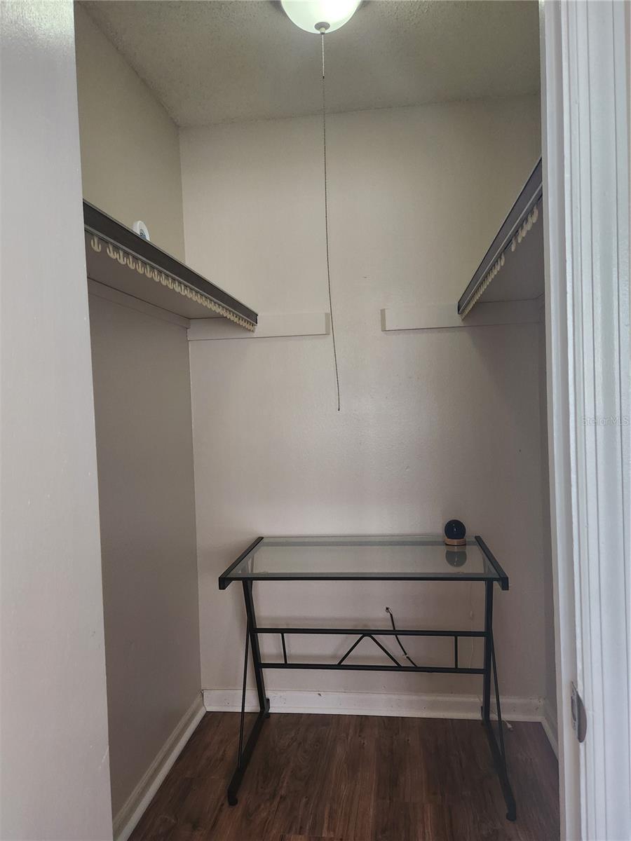 Image 21 of 26 For 1920 Edgewood Drive D3