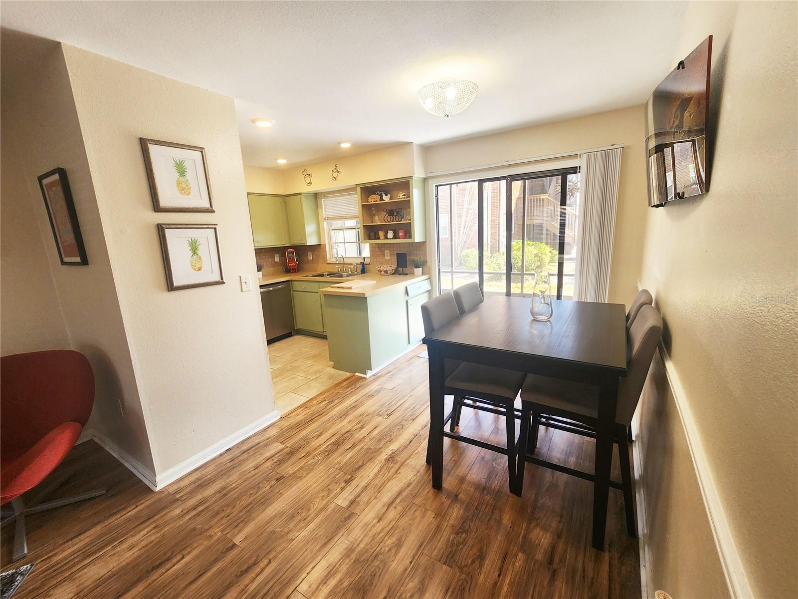 Image 5 of 26 For 1920 Edgewood Drive D3