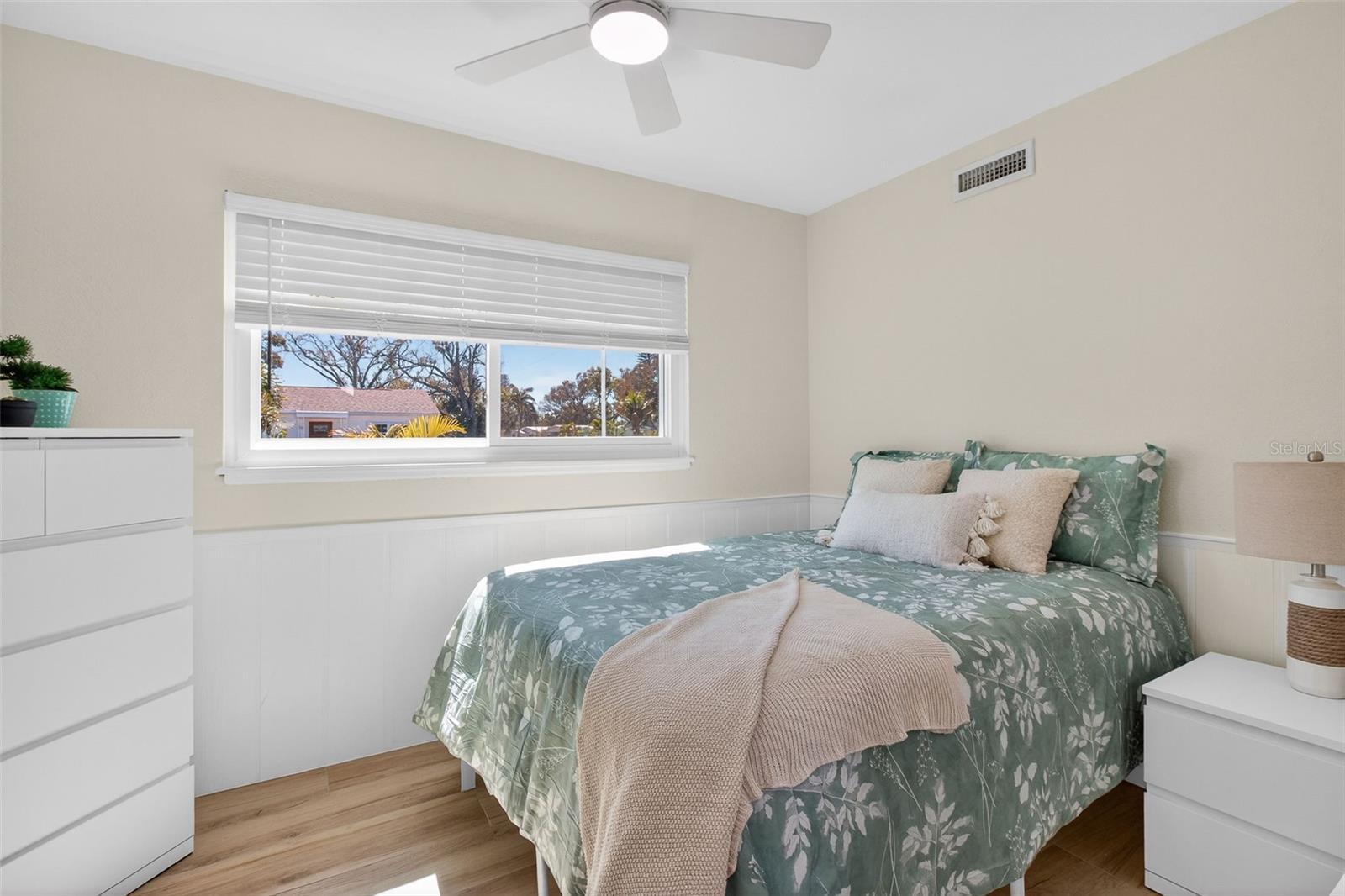 Image 20 of 27 For 4533 27th Avenue S