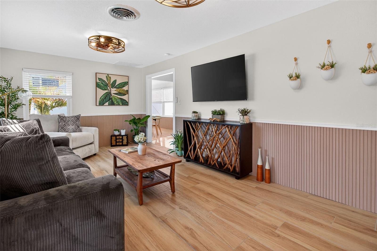 Image 4 of 27 For 4533 27th Avenue S