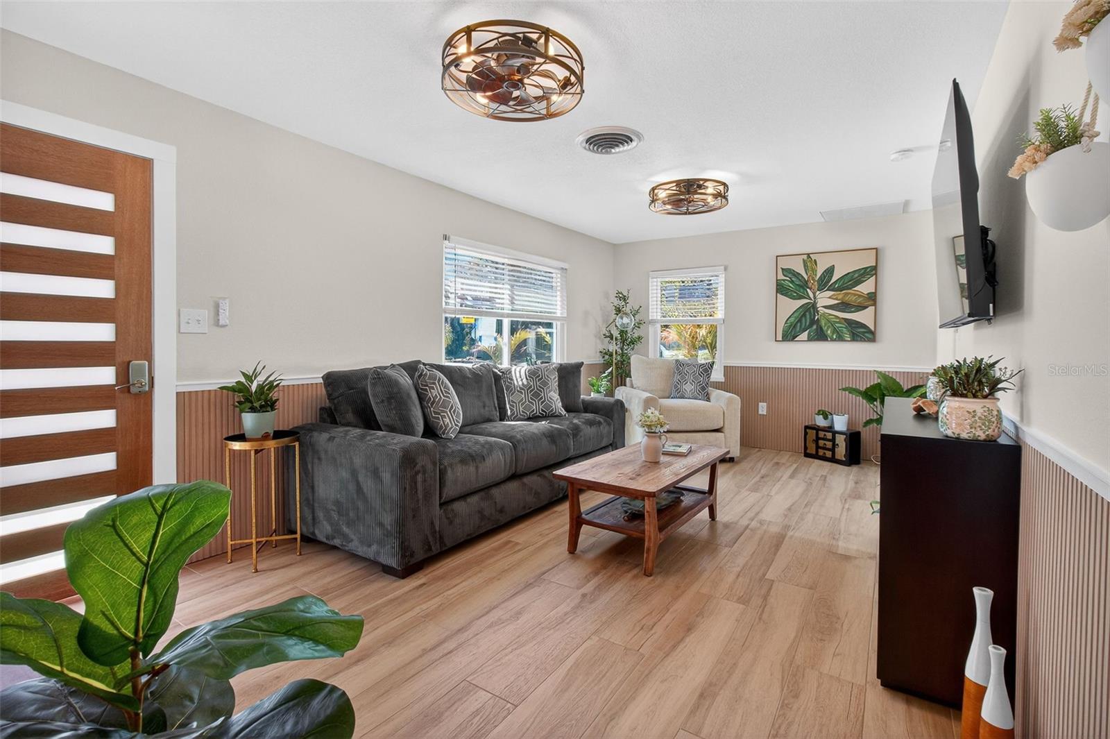 Image 5 of 27 For 4533 27th Avenue S