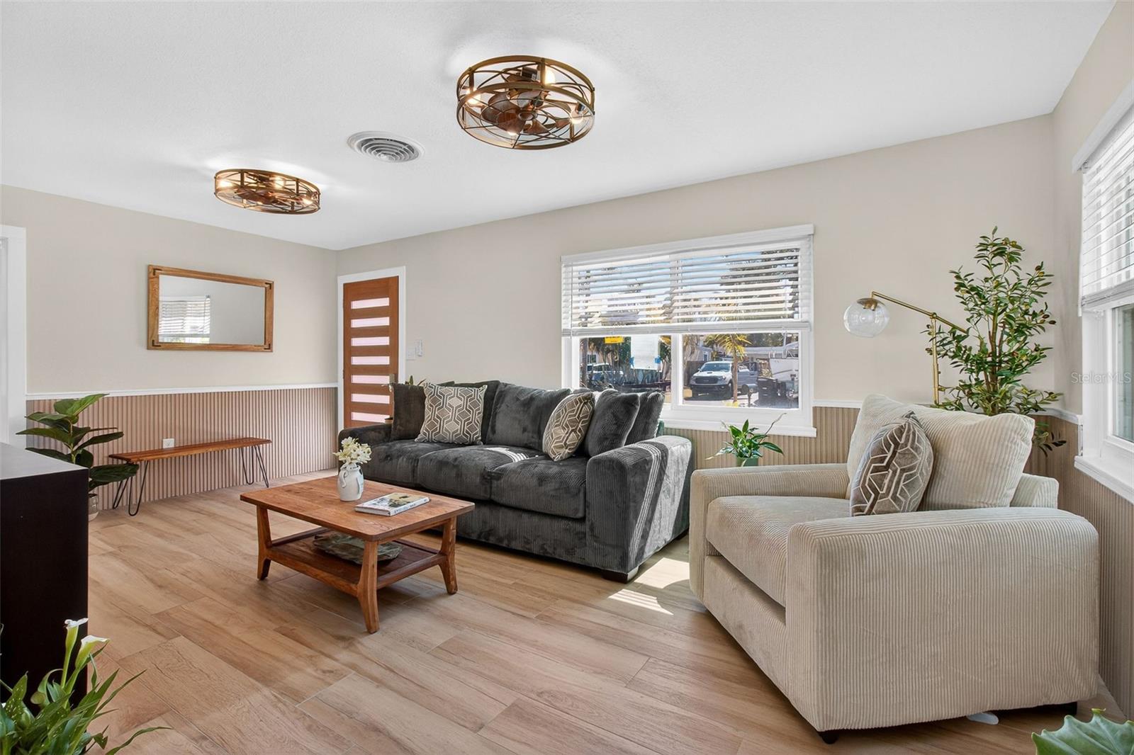 Image 6 of 27 For 4533 27th Avenue S