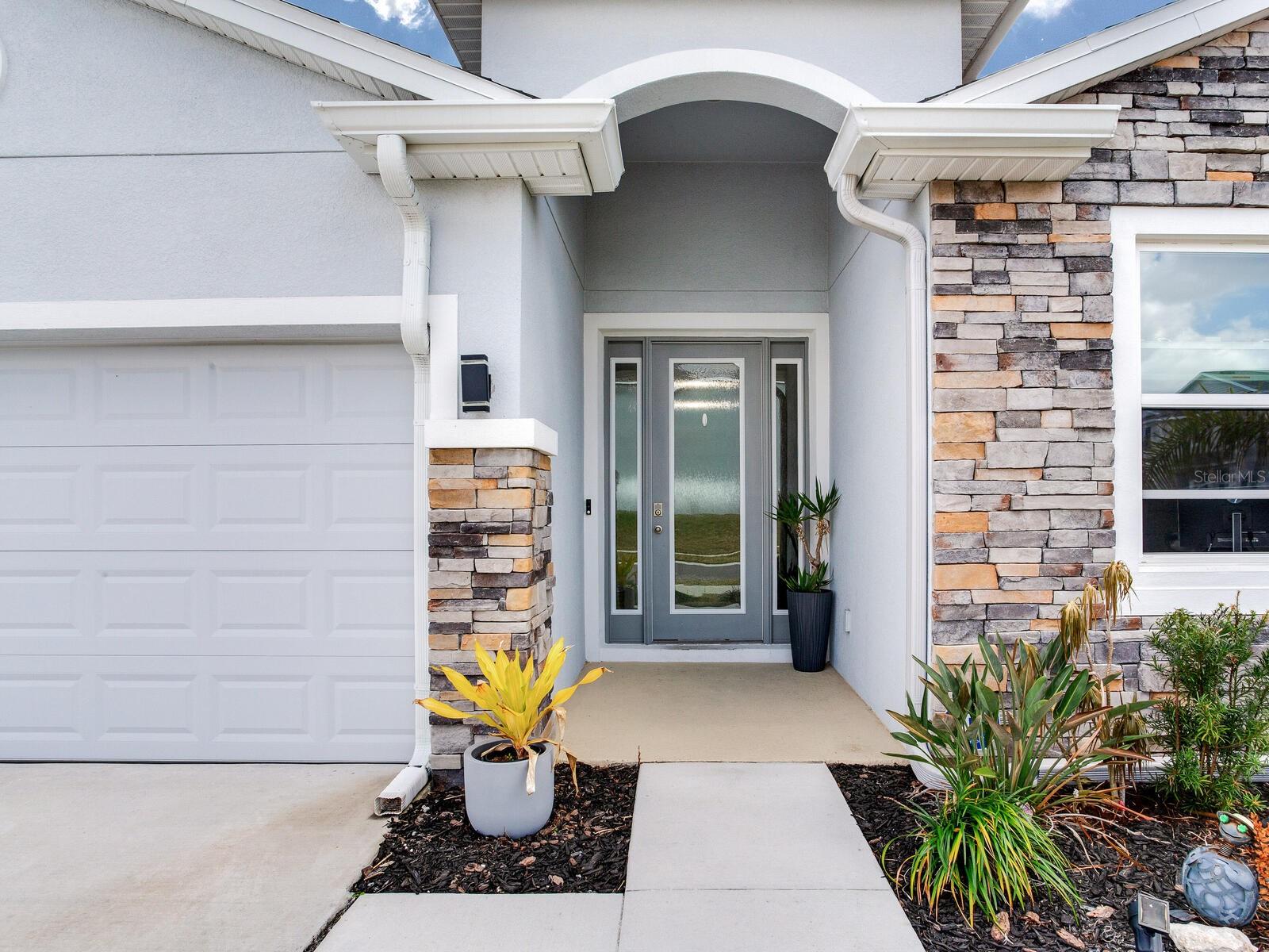 Listing photo id 0 for 9822 Shoreline View Way