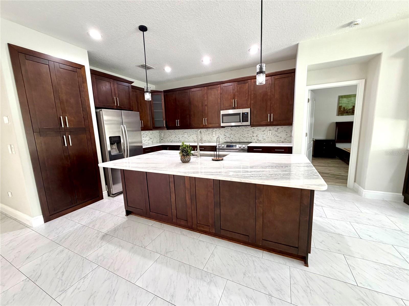 Listing photo id 8 for 20265 Merry Oak Avenue