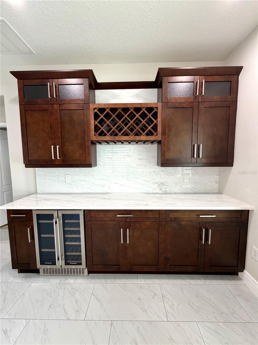 Listing photo id 9 for 20265 Merry Oak Avenue