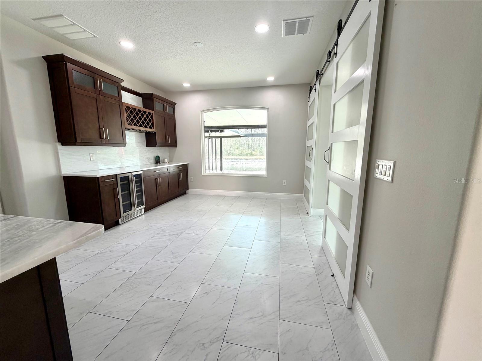 Listing photo id 10 for 20265 Merry Oak Avenue