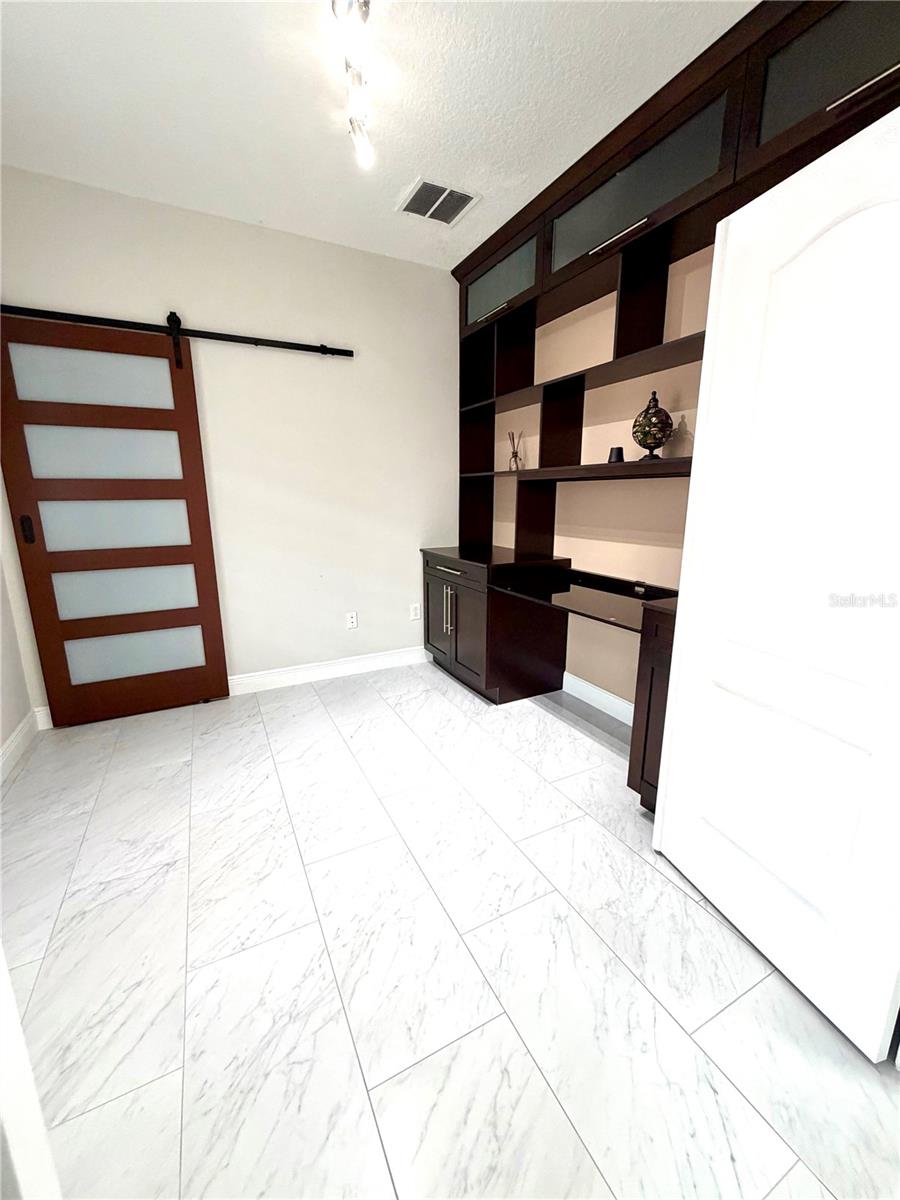 Listing photo id 14 for 20265 Merry Oak Avenue