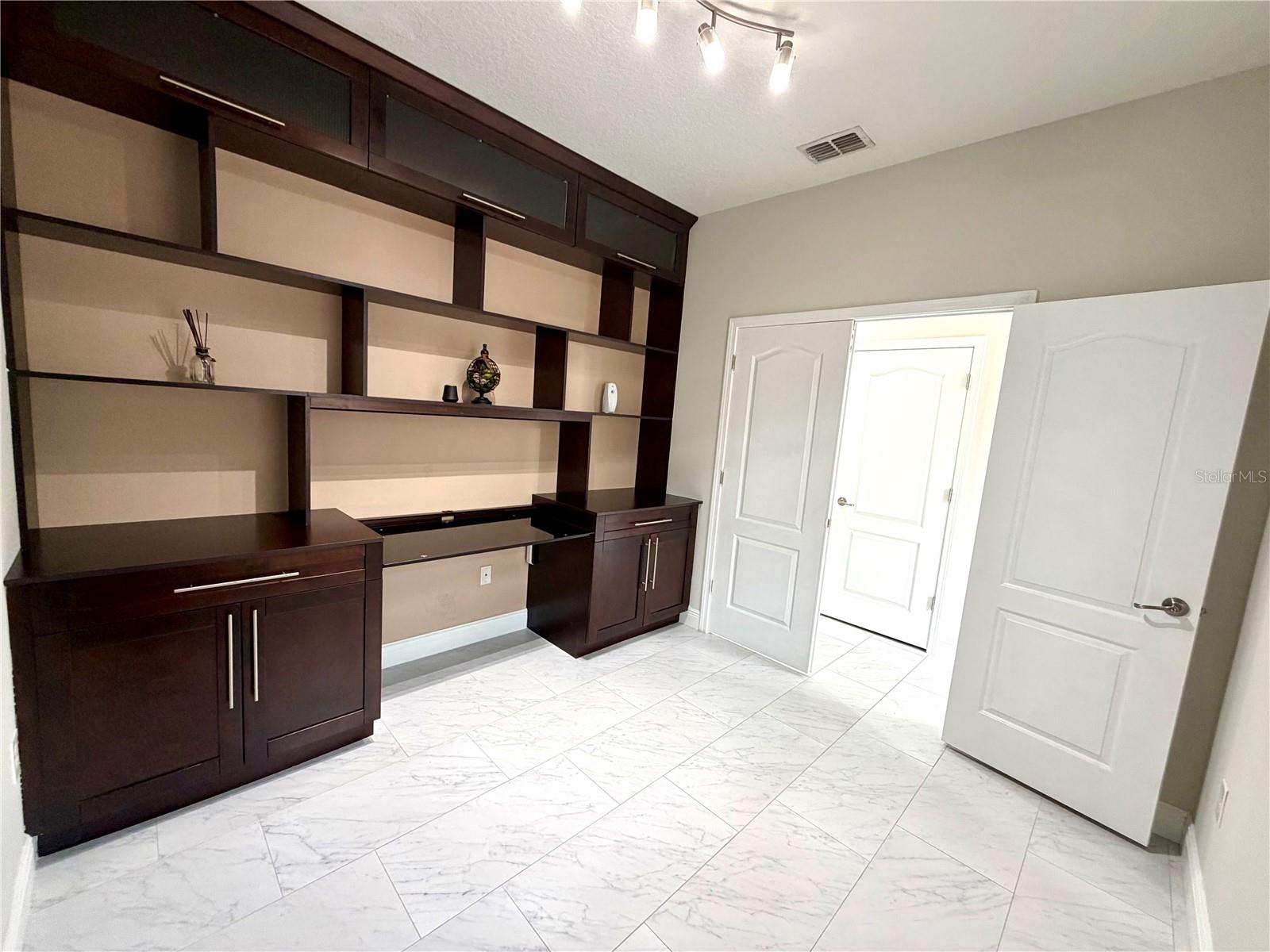 Listing photo id 15 for 20265 Merry Oak Avenue