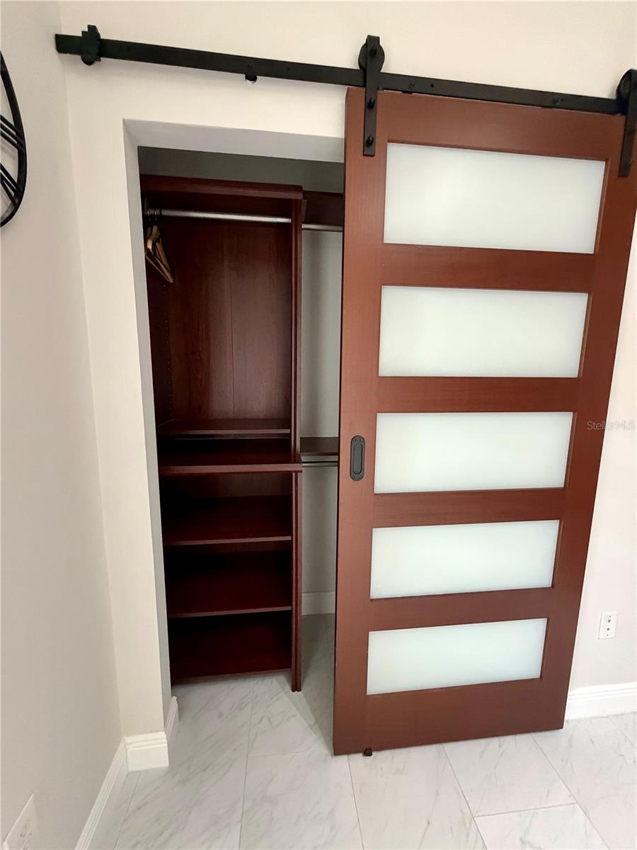 Listing photo id 16 for 20265 Merry Oak Avenue