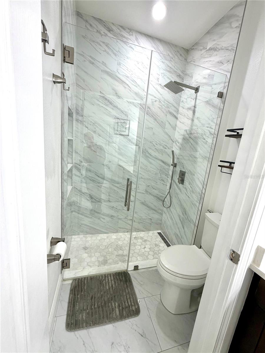 Listing photo id 18 for 20265 Merry Oak Avenue