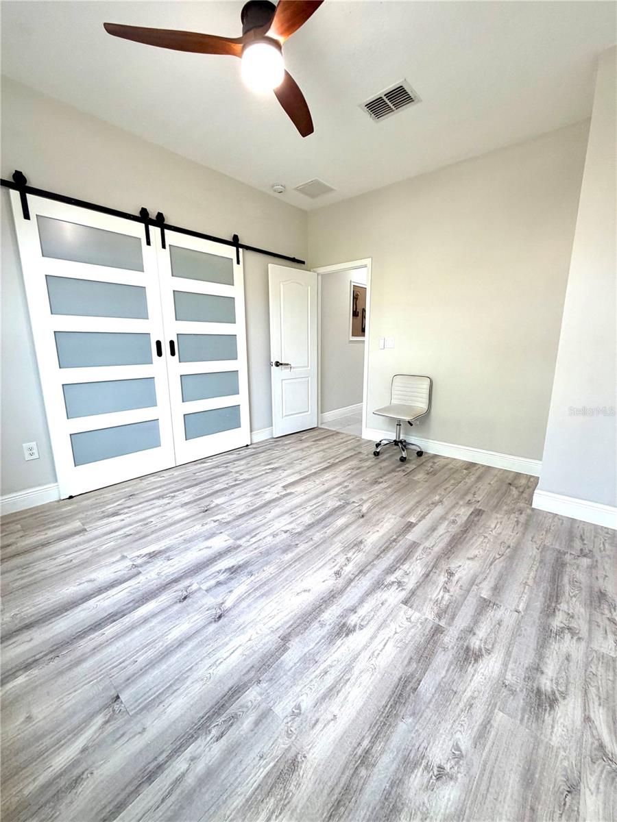 Listing photo id 22 for 20265 Merry Oak Avenue